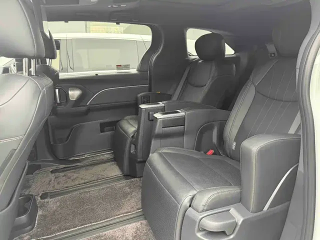 Toyota Sienna — Фото автомобиля 18