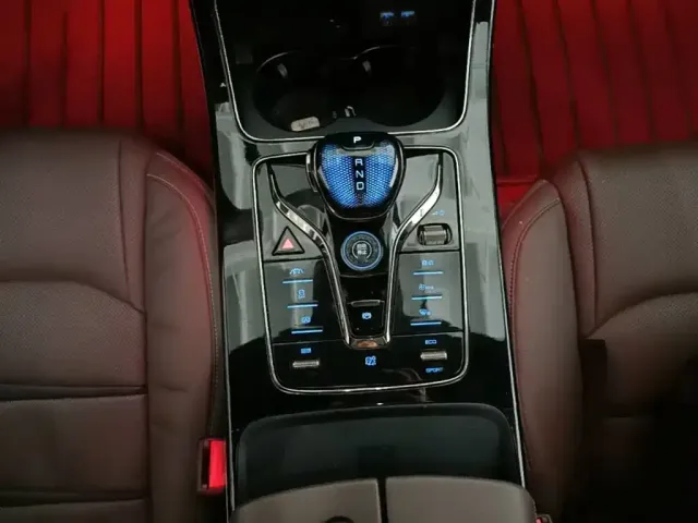 BYD Han — Фото автомобиля 13