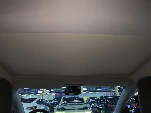 Tesla Model 3 — Фото автомобиля 17