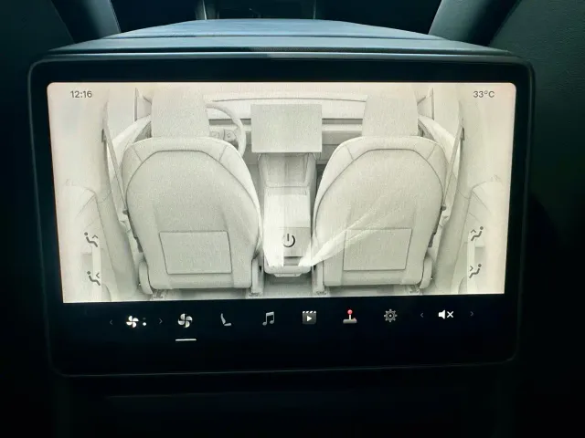 Tesla Model Y — Фото автомобиля 19