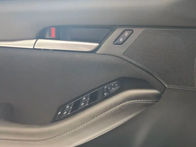 Mazda Axela — Фото автомобиля 11