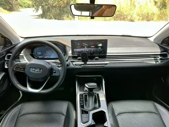 Geely Emgrand — Фото автомобиля 13