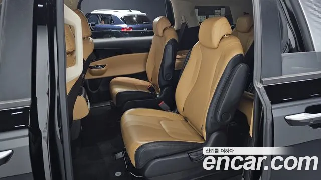 Kia Carnival Generation 4 — Фото автомобиля 12