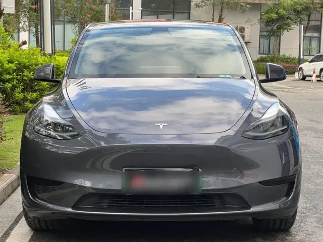 Tesla Model Y — Фото автомобиля 15