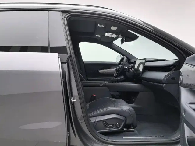 Lynk & Co 08 EM-P — Фото автомобиля 23