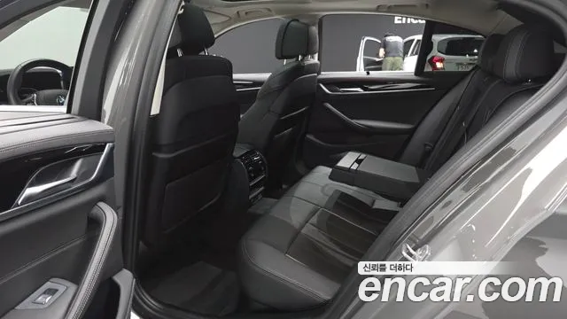BMW 5-Series — Фото автомобиля 10