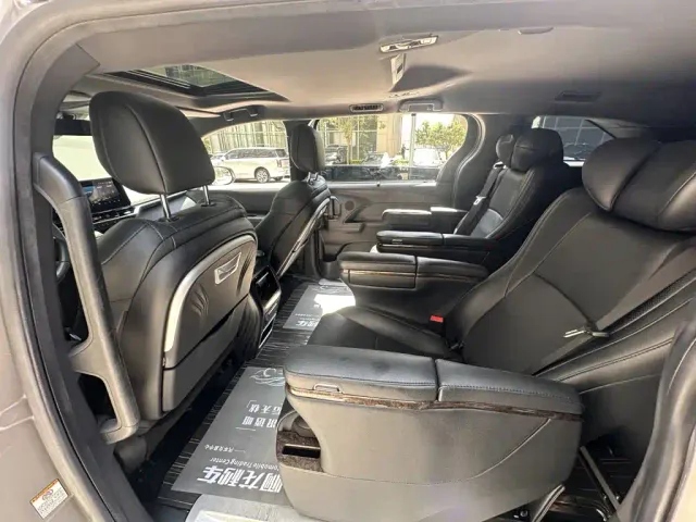 Toyota Sienna — Фото автомобиля 9