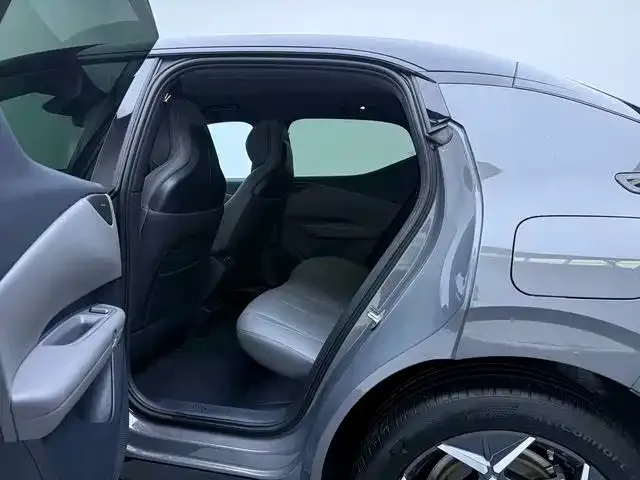Lynk & Co Z20 — Фото автомобиля 20