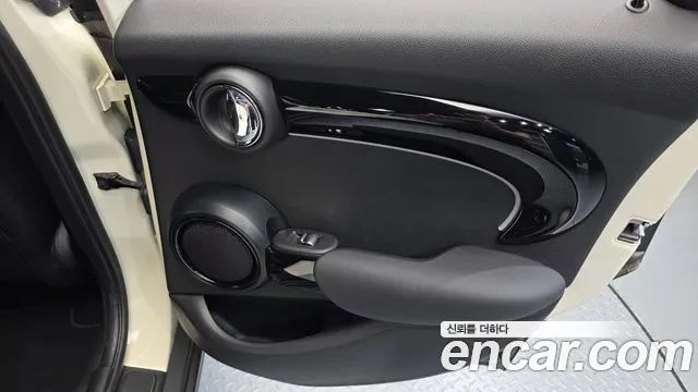 Mini Cooper Cooper 5 дверей Classic Launch Pack — Фото автомобиля 25