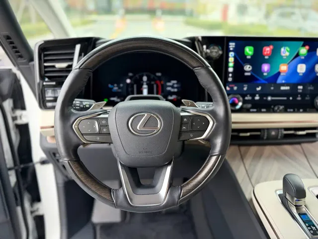 Lexus LM — Фото автомобиля 5