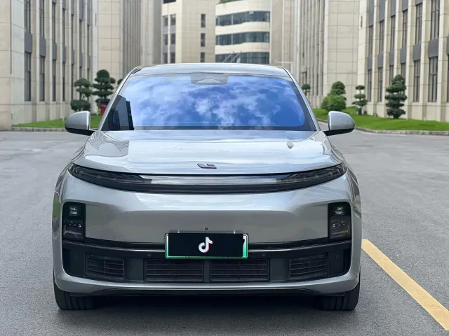 Li Auto L7 — Фото автомобиля 2