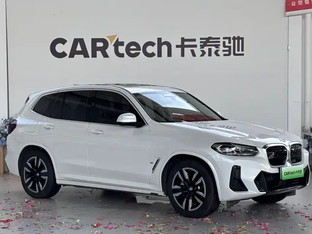 BMW iX3 — Фото автомобиля 3