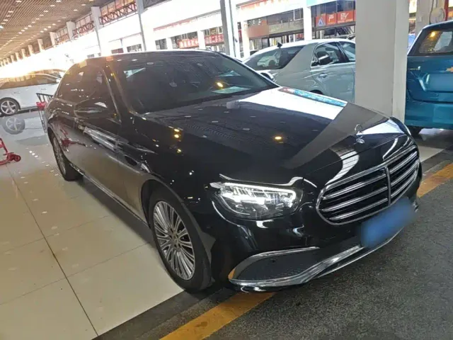 Mercedes-Benz E-Class — Фото автомобиля 3