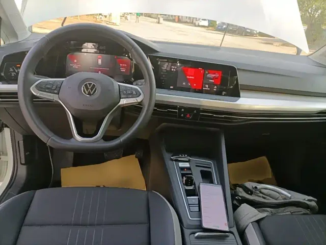 Volkswagen Golf — Фото автомобиля 9