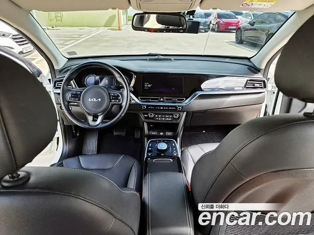 Kia Niro — Фото автомобиля 16