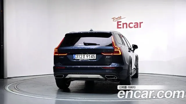 Вольво V60 — Фото автомобиля 4
