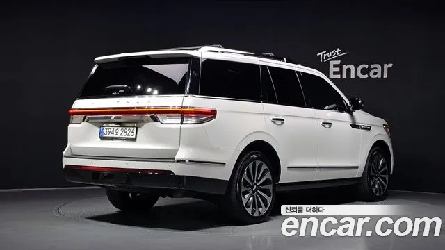 Lincoln Navigator — Фото автомобиля 2
