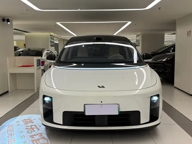 Li Auto Li i8 2025 Standard Edition — Фото автомобиля 2
