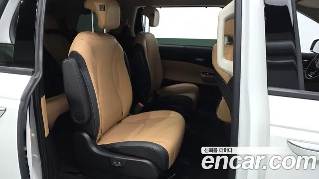 Kia Carnival Generation 4 — Фото автомобиля 11