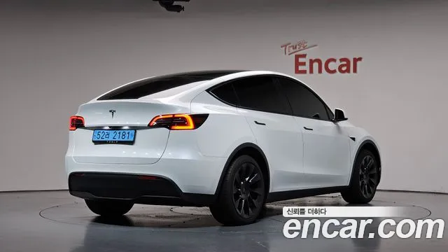 Фотография автомобиля — Tesla Model Y