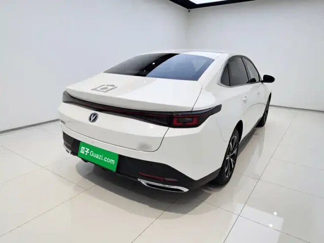 Changan Eado — Фото автомобиля 4