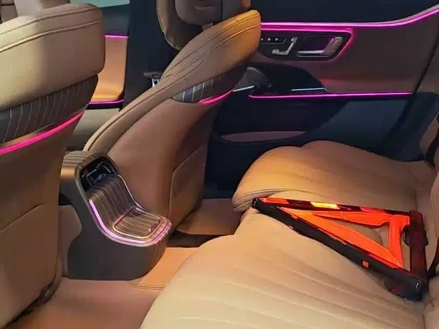 Mercedes-Benz E-Class — Фото автомобиля 3