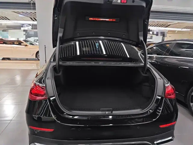 Mercedes-Benz E-Class — Фото автомобиля 18