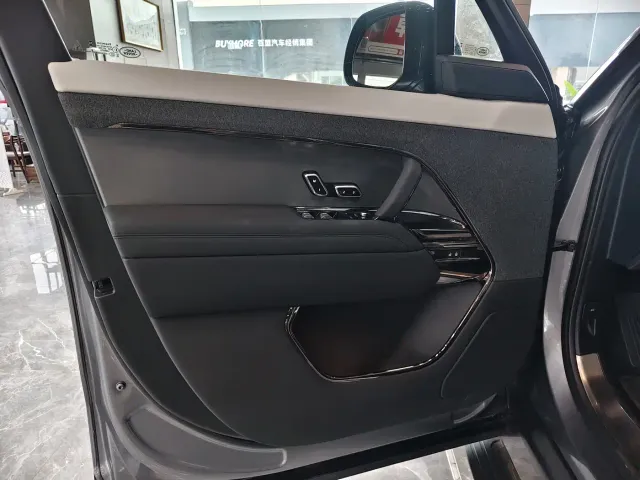 Land Rover Range Rover Sport — Фото автомобиля 8