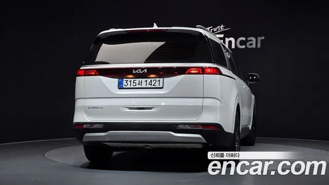 Kia Carnival Generation 4 — Фото автомобиля 4