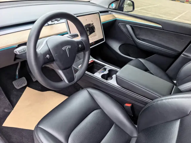 Tesla Model Y — Фото автомобиля 12