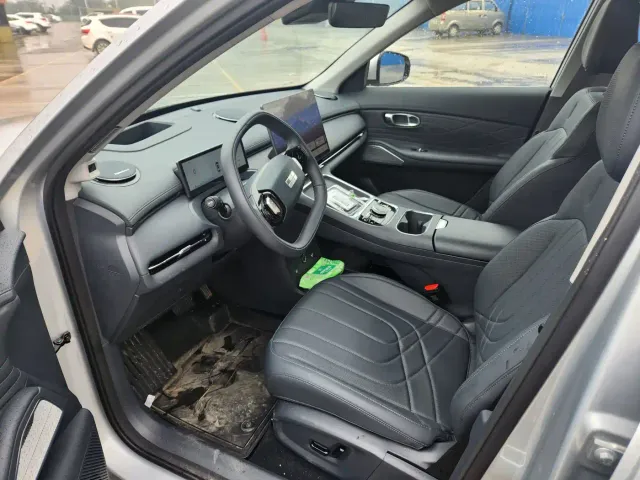 Geely Galaxy Starship 7 EM-i — Фото автомобиля 6
