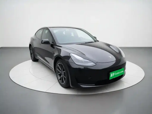 Tesla Model 3 — Фото автомобиля 3