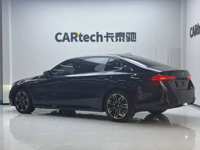 BMW 5 Series — Фото автомобиля 4