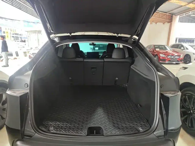 Tesla Model Y — Фото автомобиля 18