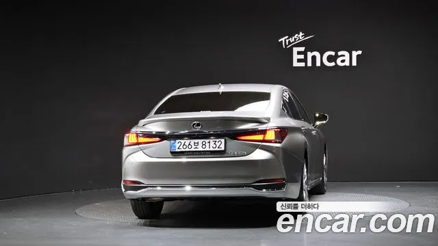 Lexus ES Generation 7 — Фото автомобиля 4