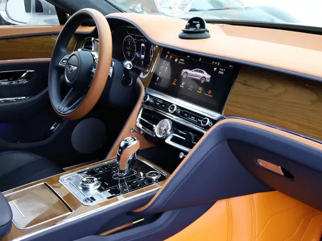 Bentley Flying Spur — Фото автомобиля 13