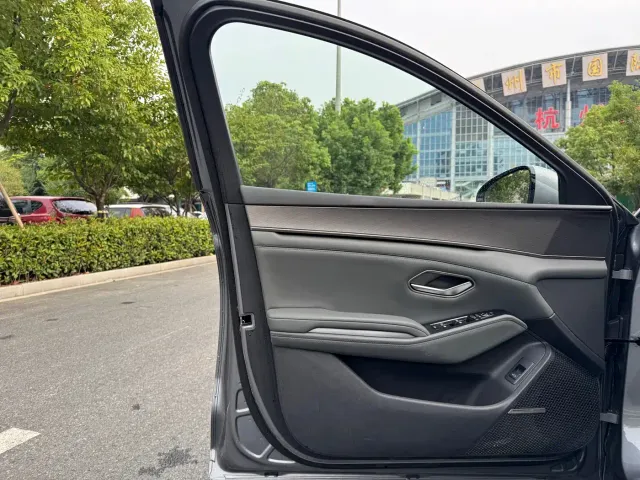 BYD Qin L 2024 DM-i 120KM Excellence Model — Фото автомобиля 10