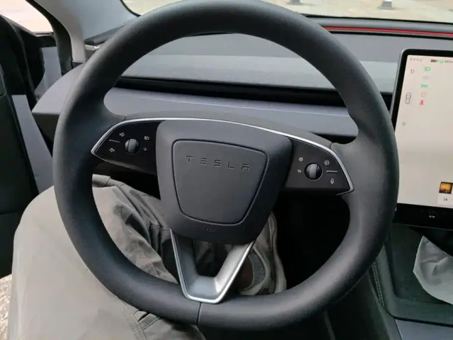 Tesla Model 3 — Фото автомобиля 15