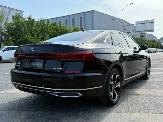 Volkswagen Passat — Фото автомобиля 15