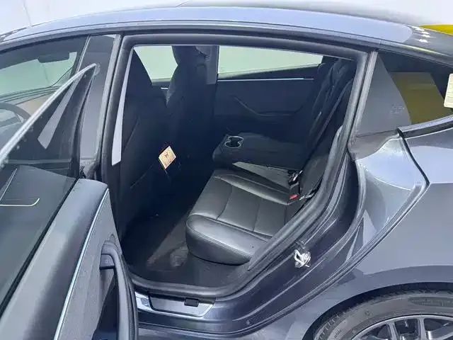 Tesla Model 3 — Фото автомобиля 13