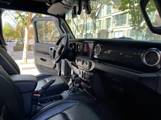 Jeep Wrangler — Фото автомобиля 5