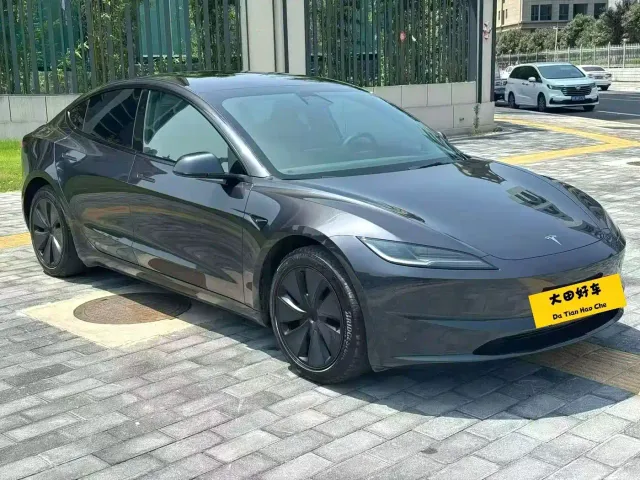 Tesla Model 3 — Фото автомобиля 5