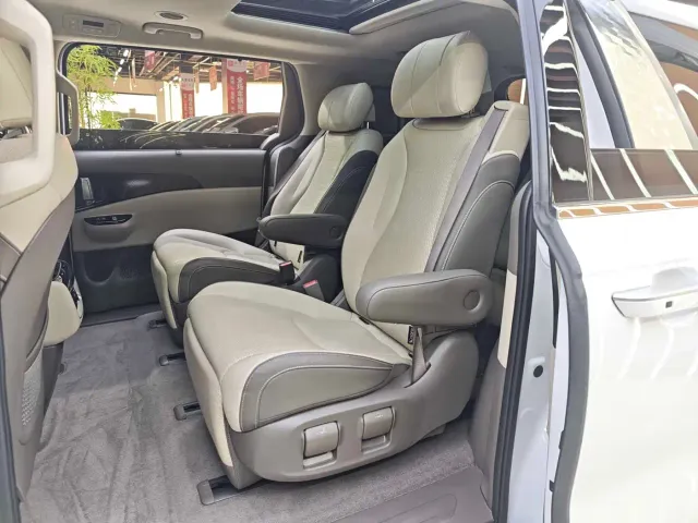 Kia Carnival — Фото автомобиля 9