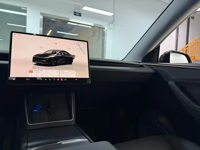 Tesla Model Y — Фото автомобиля 18