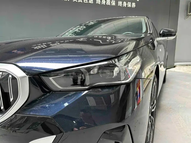 BMW 5 Series — Фото автомобиля 4