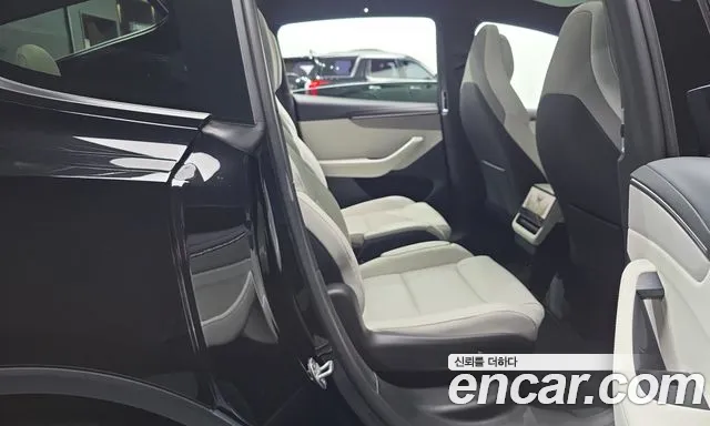Tesla Model Y — Фото автомобиля 18