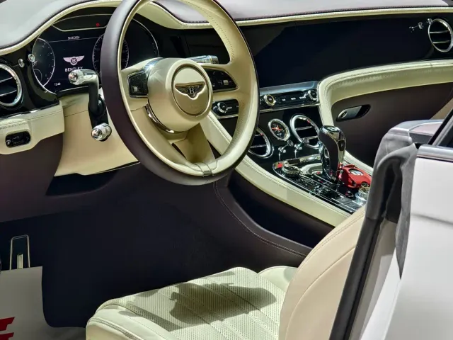 Bentley Continental — Фото автомобиля 7