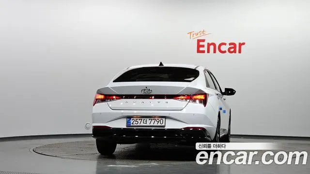 Hyundai Avante CN7 — Фото автомобиля 4