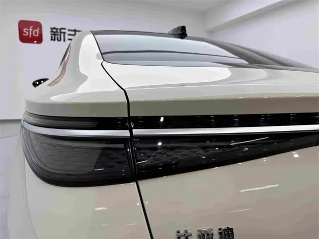 BYD Seal 07 DM-i — Фото автомобиля 30