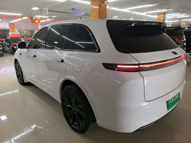 Li Auto L7 — Фото автомобиля 4